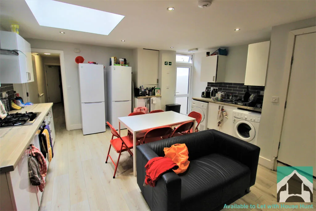 6 bedroom terraced house for rent