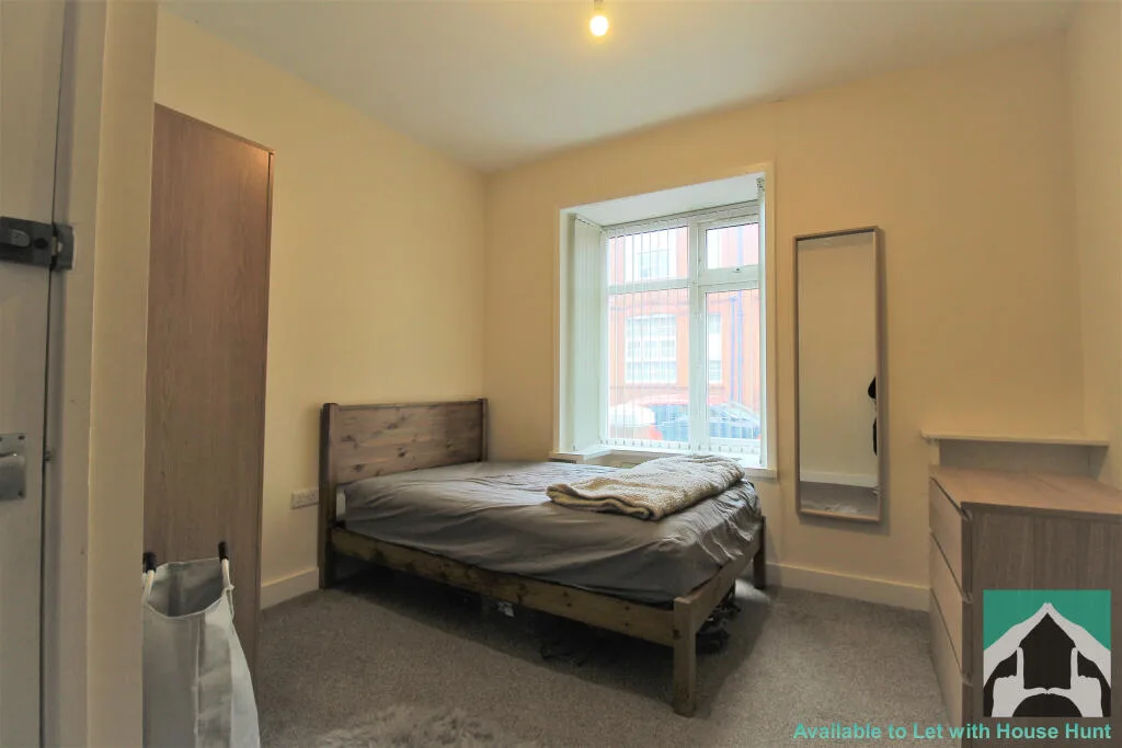6 bedroom terraced house for rent