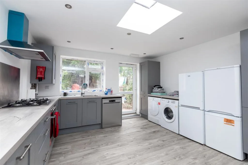 5 bedroom house for rent