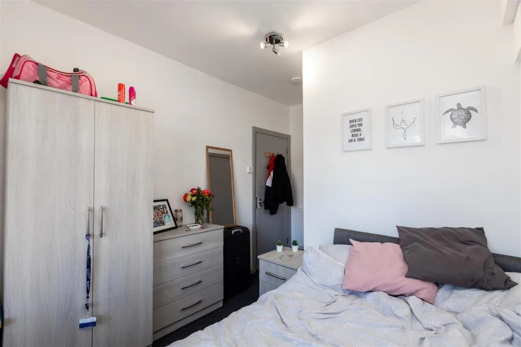 5 bedroom house for rent