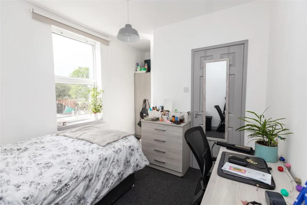 5 bedroom house for rent