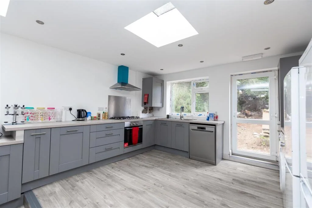 5 bedroom house for rent