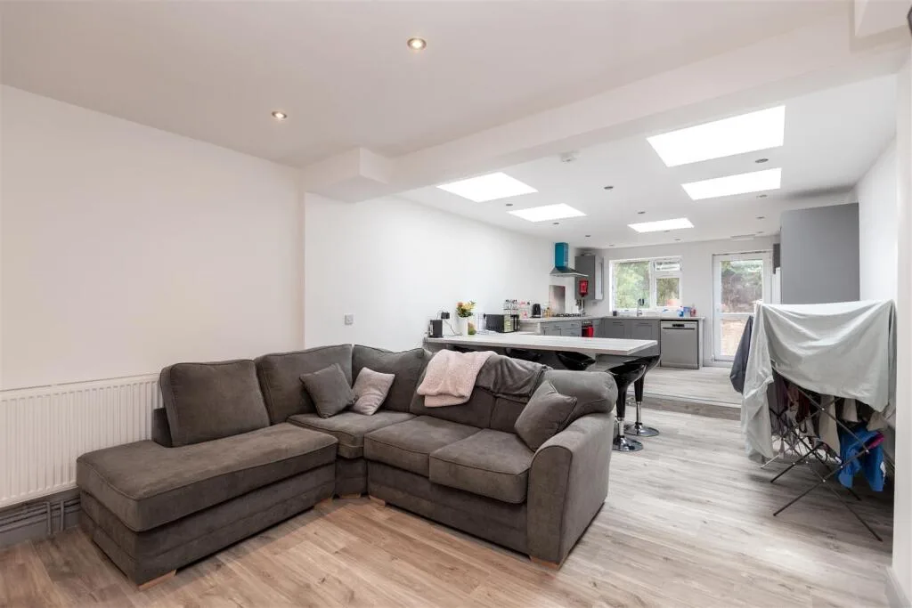 5 bedroom house for rent