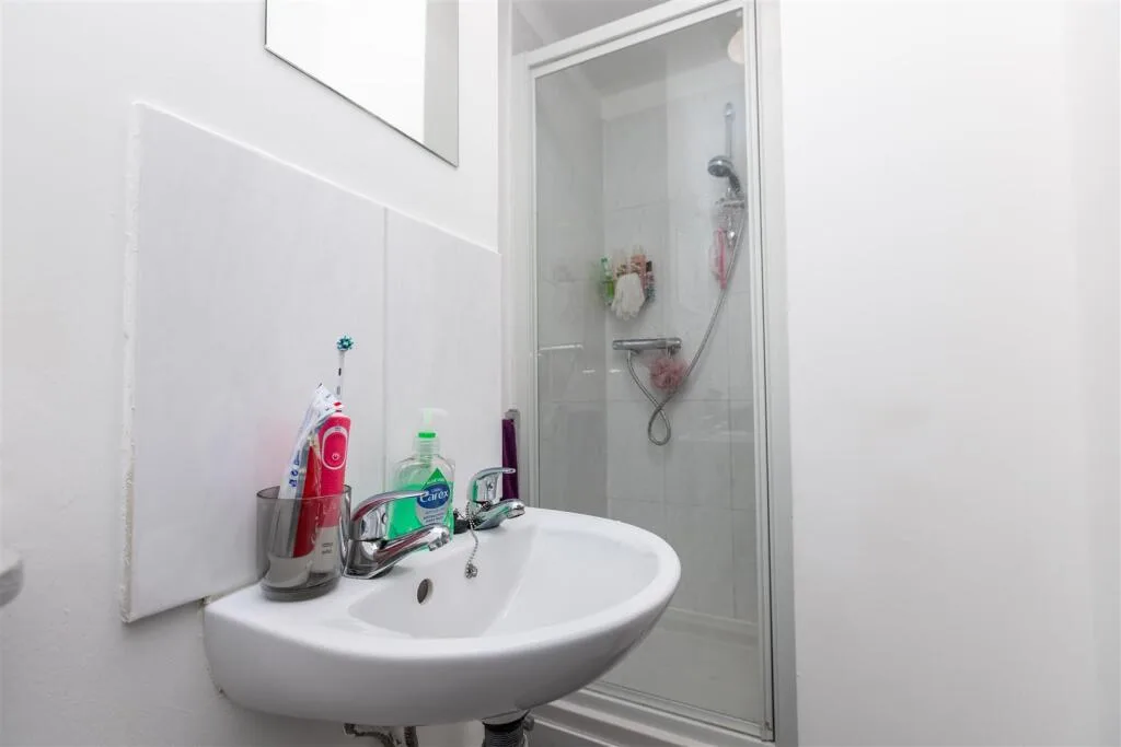 5 bedroom house for rent