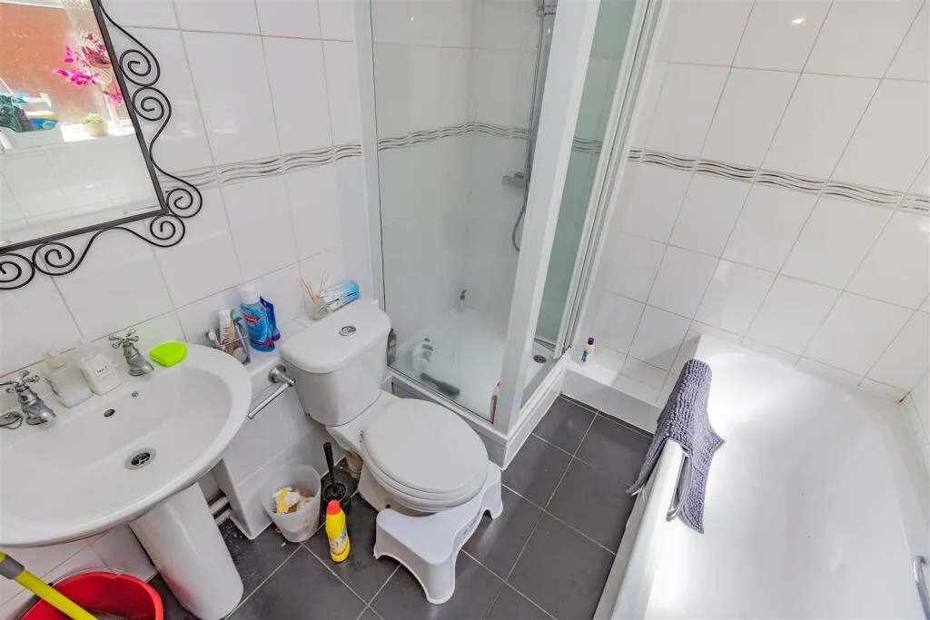 6 bedroom house for rent