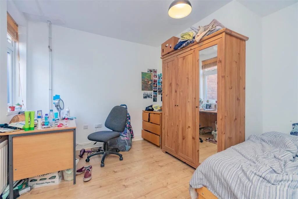 6 bedroom house for rent