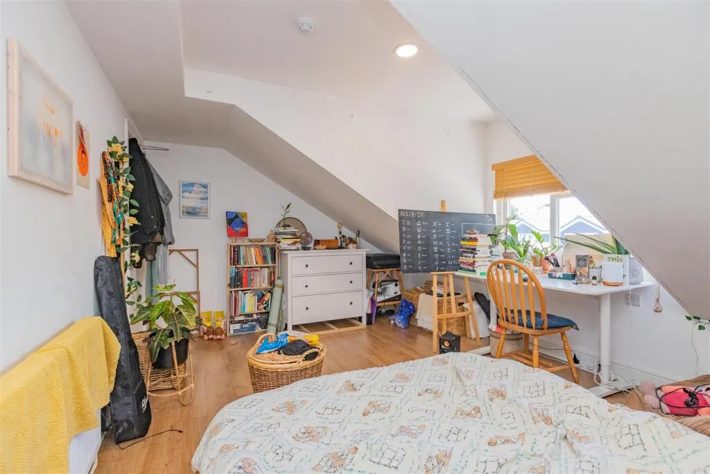 6 bedroom house for rent