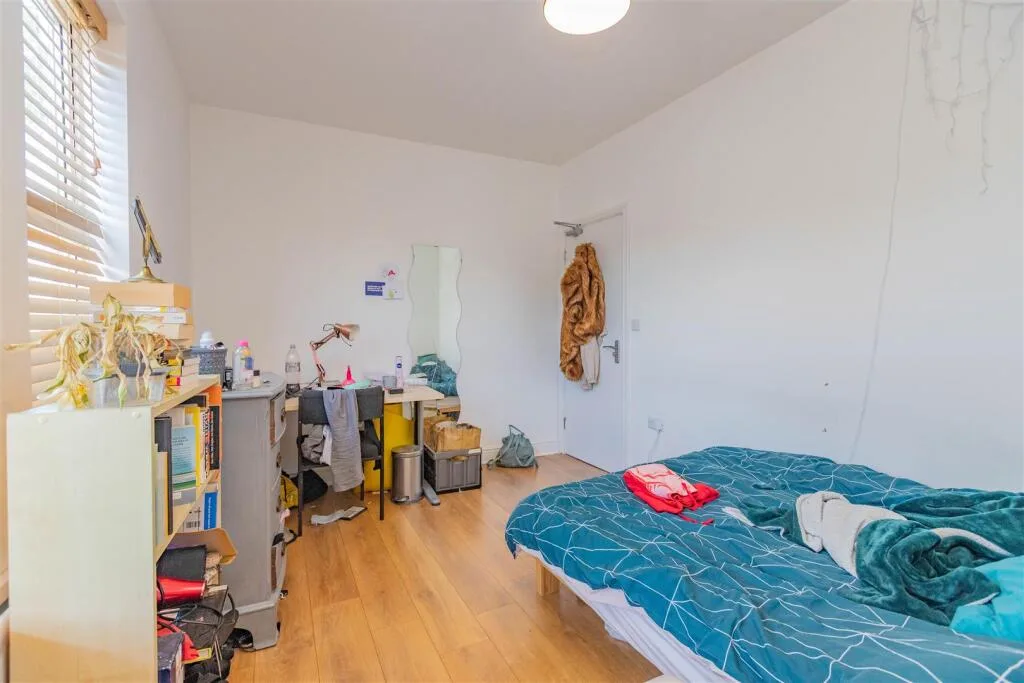 6 bedroom house for rent
