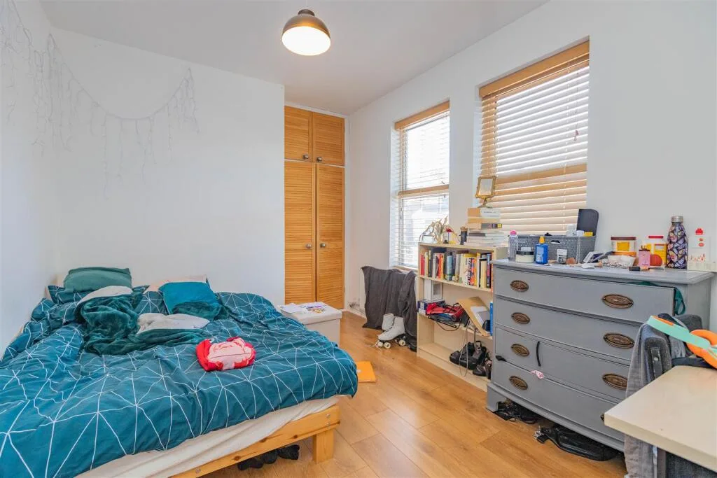 6 bedroom house for rent