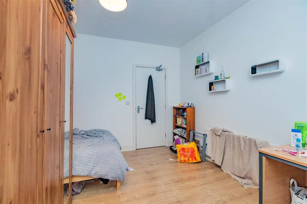 6 bedroom house for rent