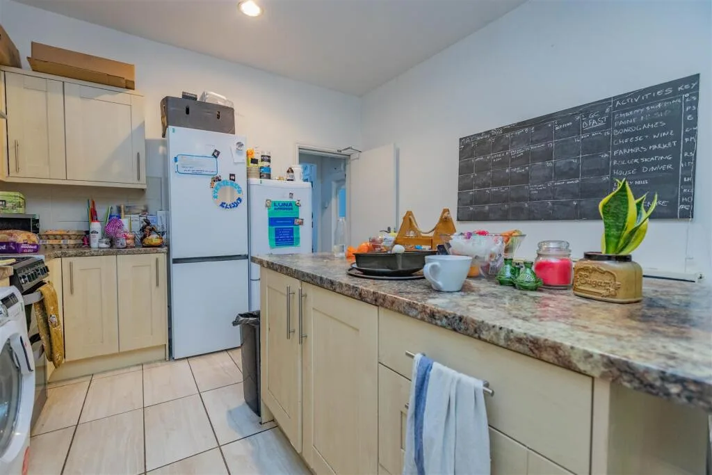 6 bedroom house for rent