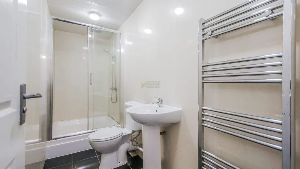 7 bedroom end of terrace house for rent