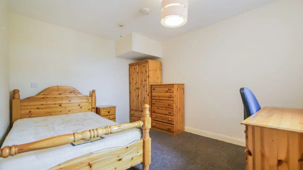 7 bedroom end of terrace house for rent