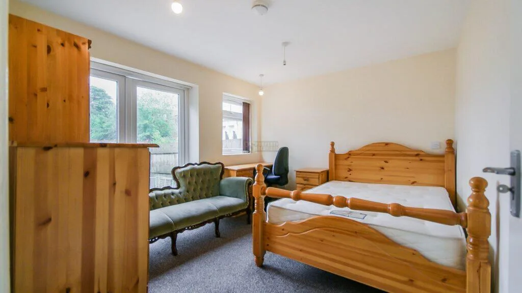 7 bedroom end of terrace house for rent