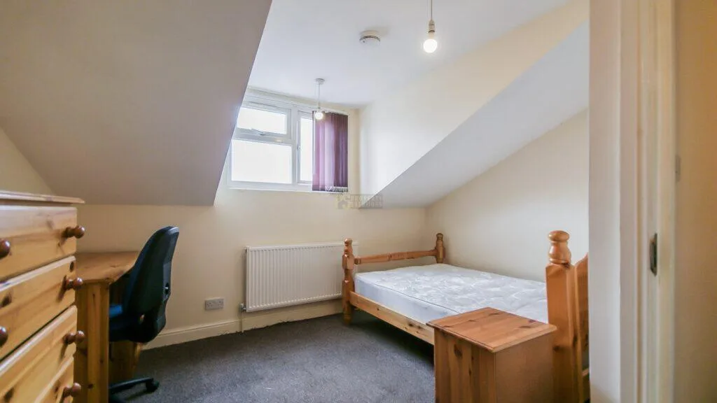 7 bedroom end of terrace house for rent