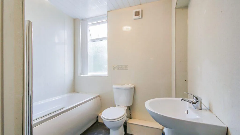 7 bedroom end of terrace house for rent