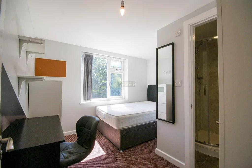 7 bedroom terraced house for rent