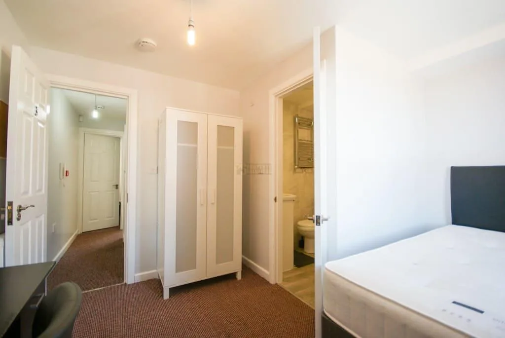 7 bedroom terraced house for rent