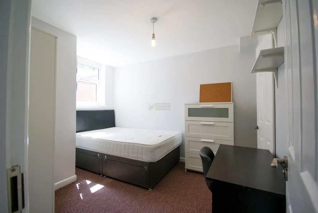 7 bedroom terraced house for rent