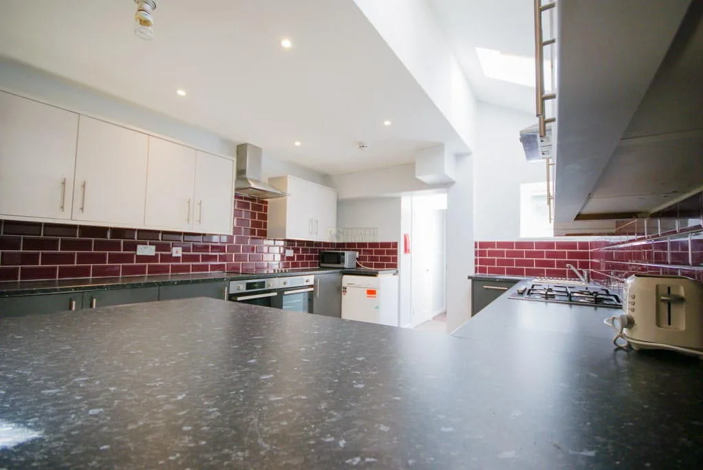 7 bedroom terraced house for rent