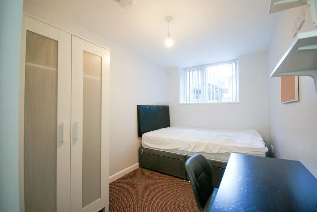 7 bedroom terraced house for rent