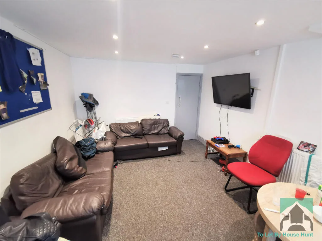 5 bedroom terraced house for rent