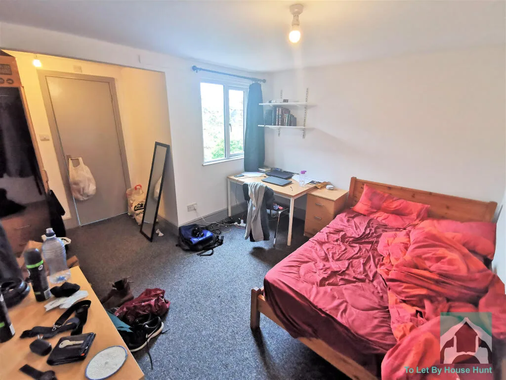 5 bedroom terraced house for rent