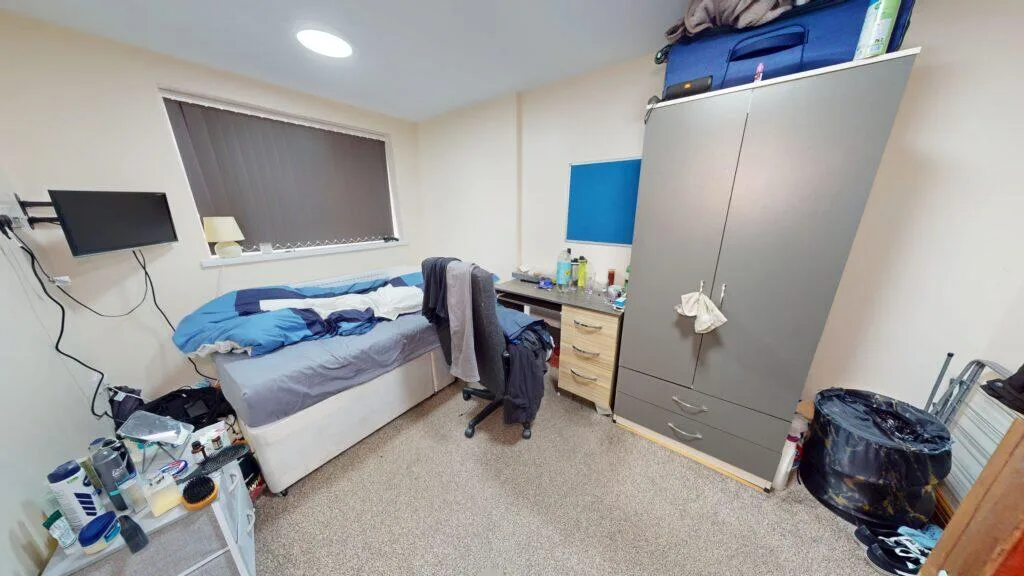 6 bedroom house for rent