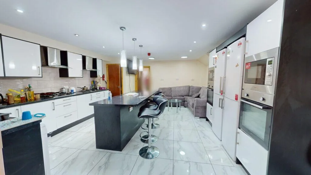 6 bedroom house for rent