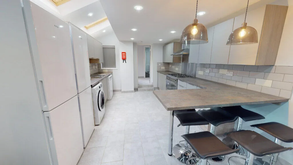 6 bedroom house for rent