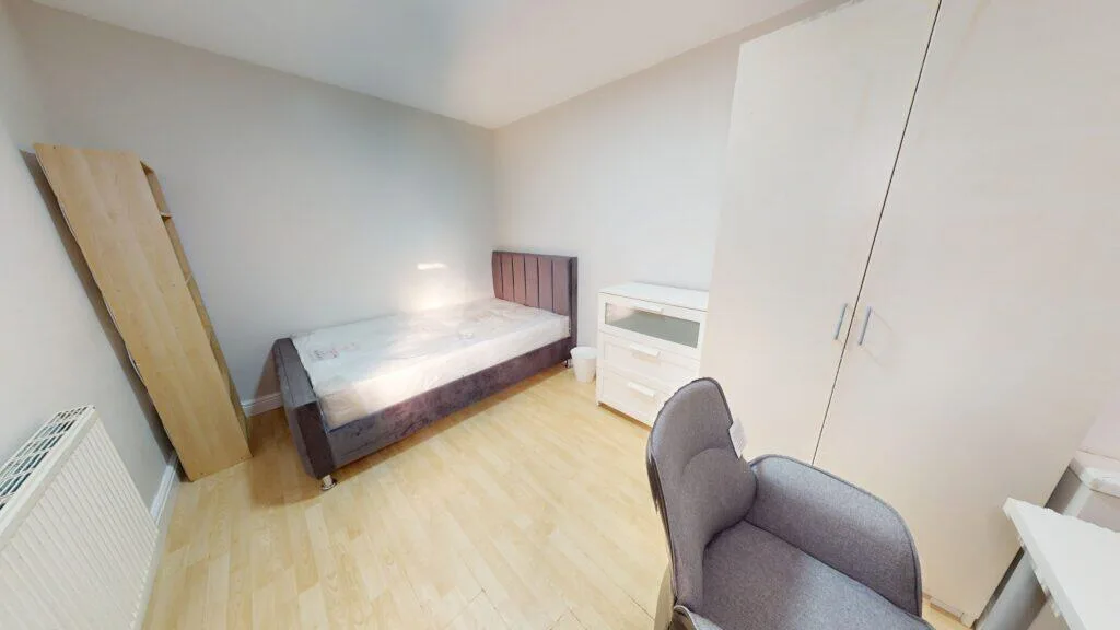 6 bedroom house for rent