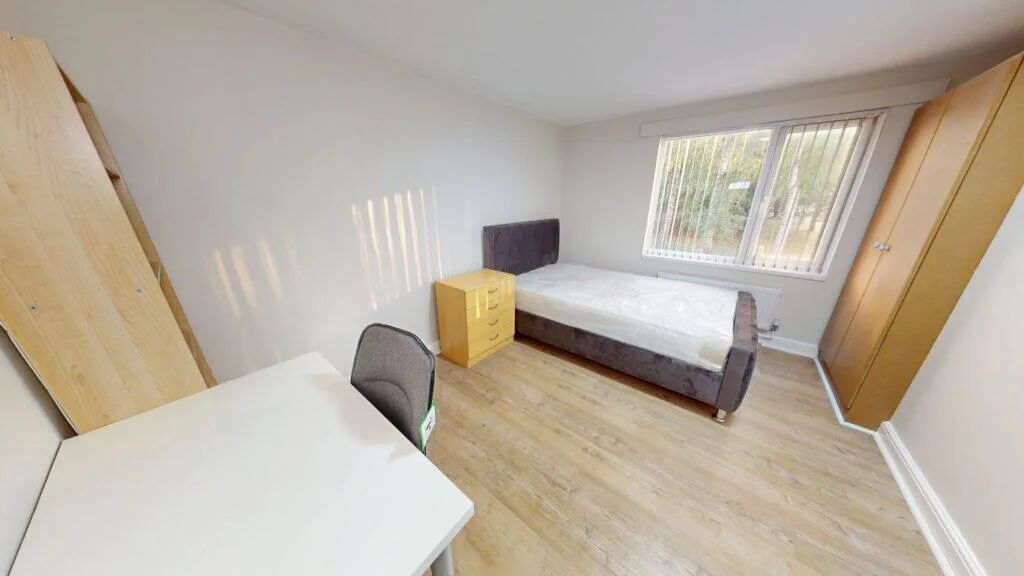 6 bedroom house for rent