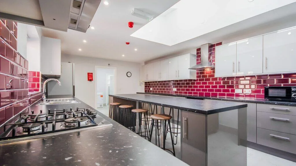 7 bedroom terraced house for rent