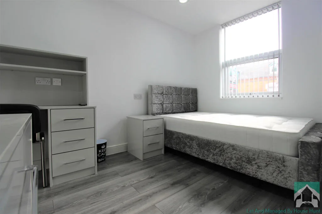 6 bedroom house for rent