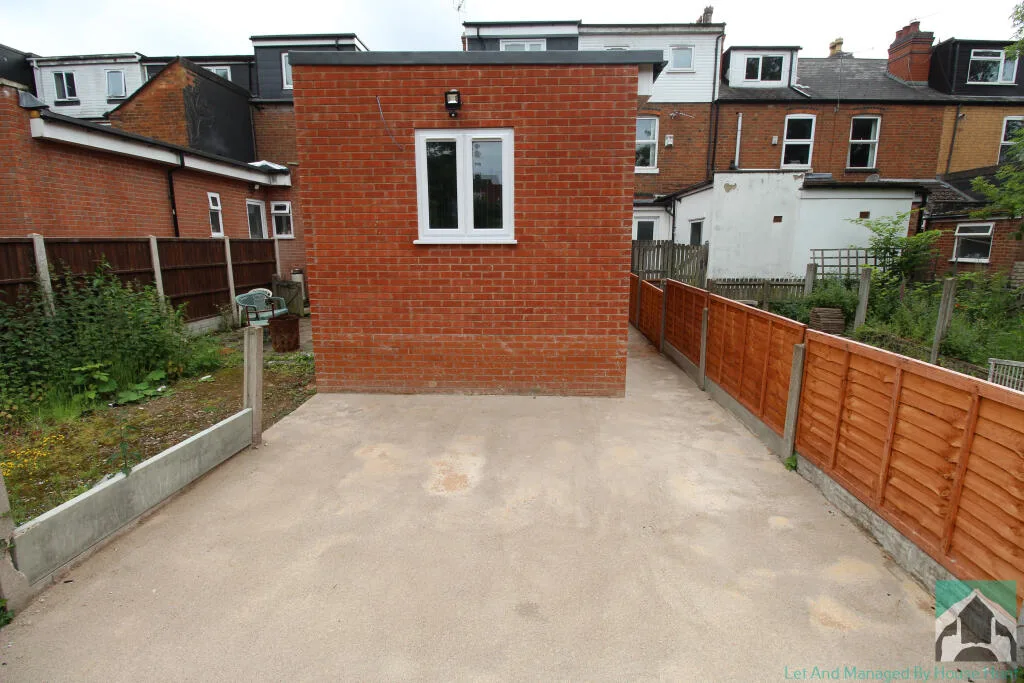 6 bedroom house for rent