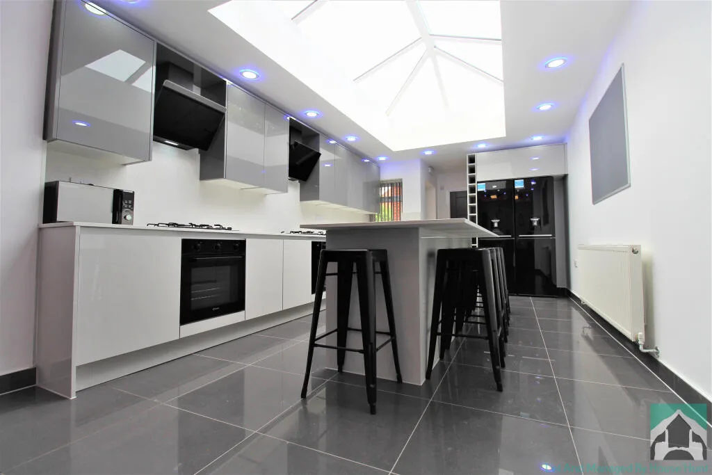 6 bedroom house for rent