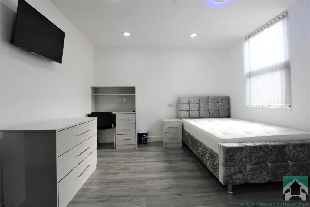 6 bedroom house for rent