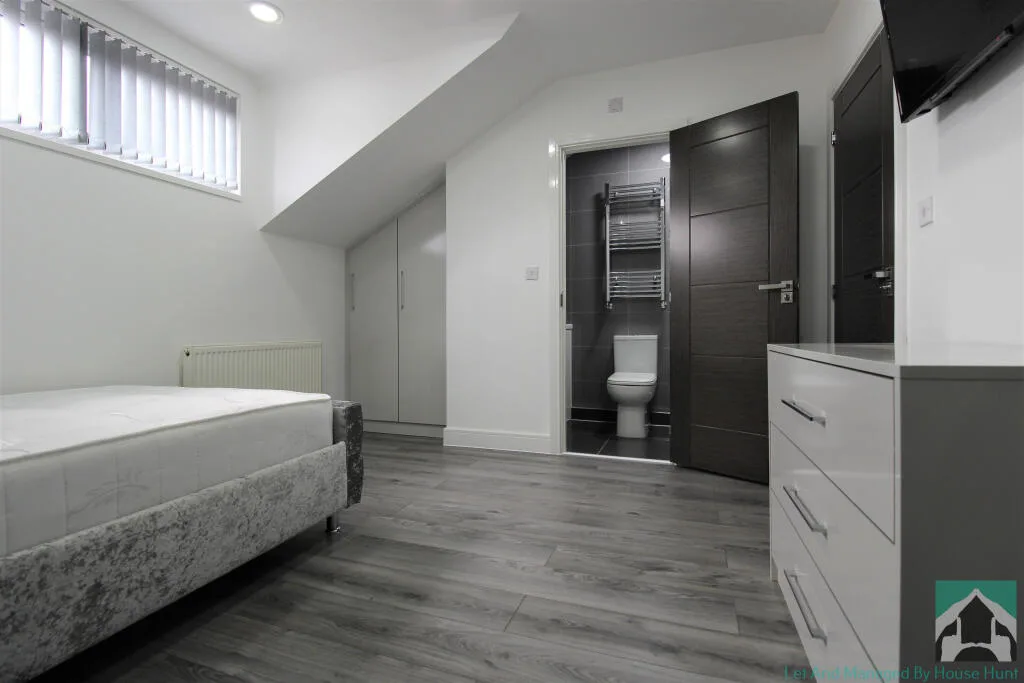 6 bedroom house for rent