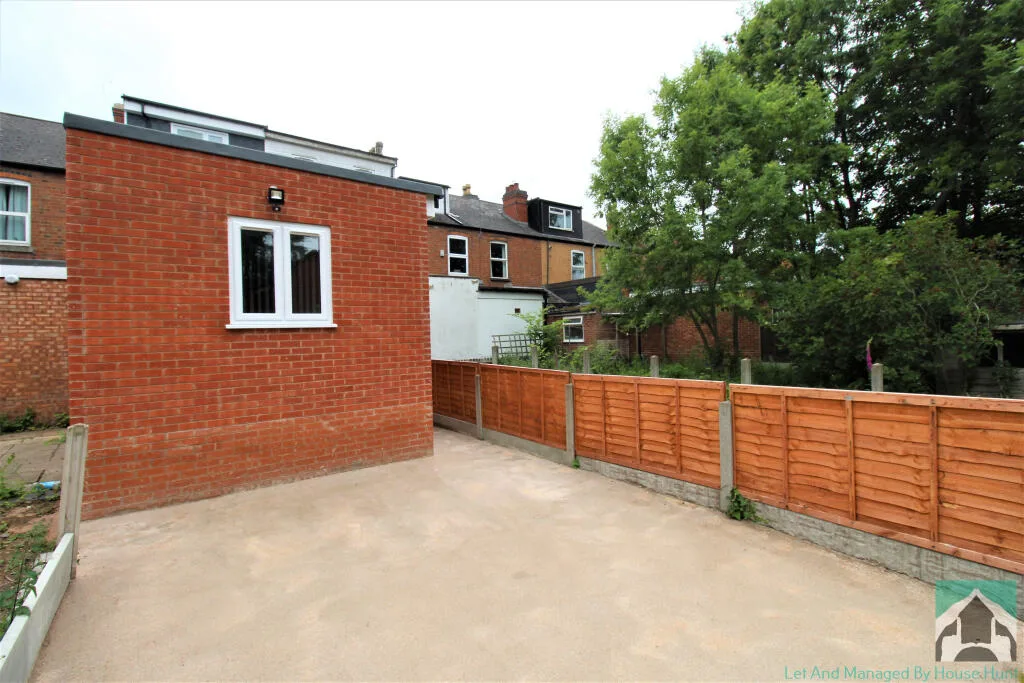 6 bedroom house for rent