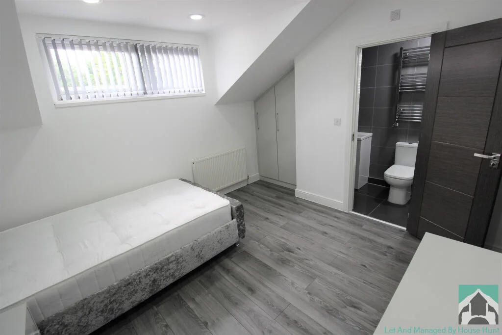 6 bedroom house for rent