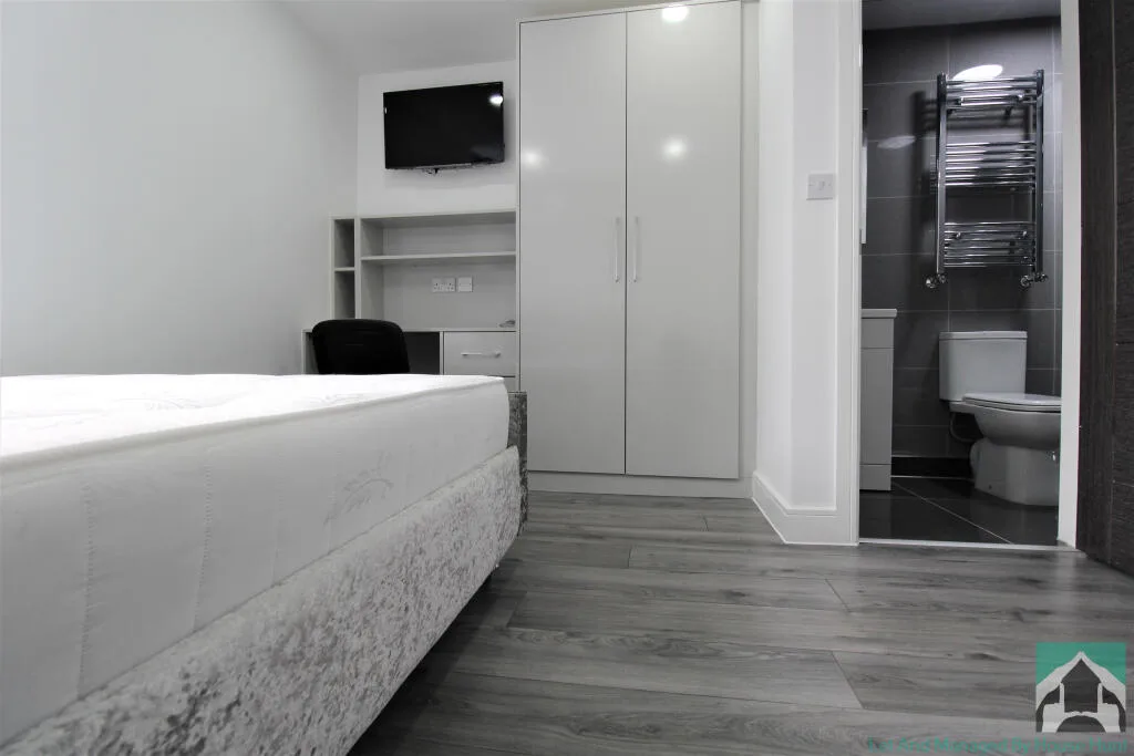 6 bedroom house for rent