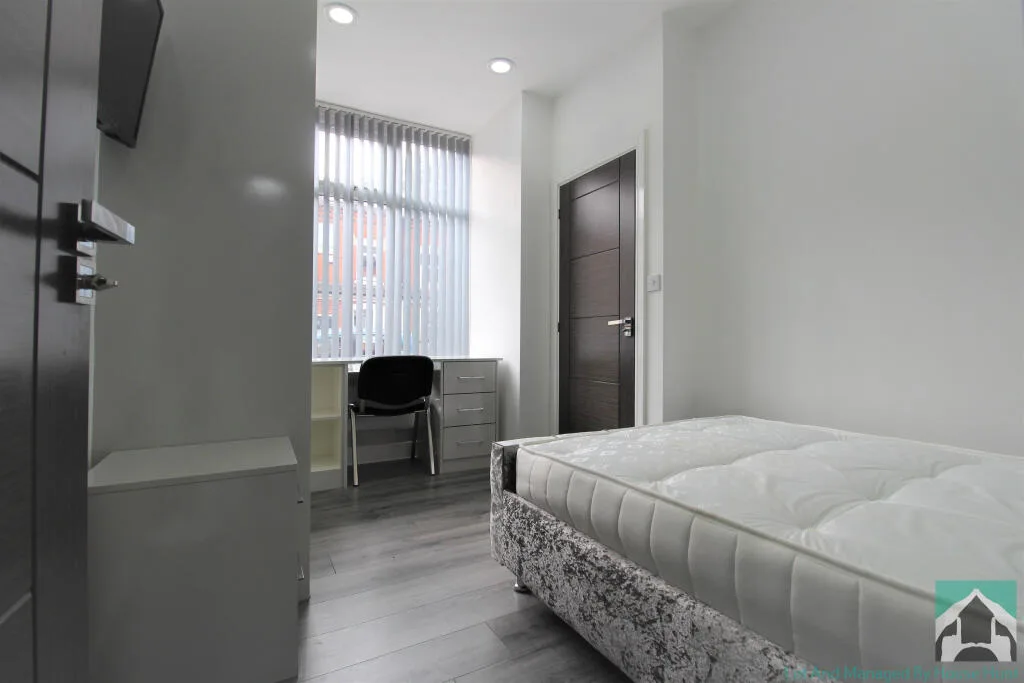 6 bedroom house for rent