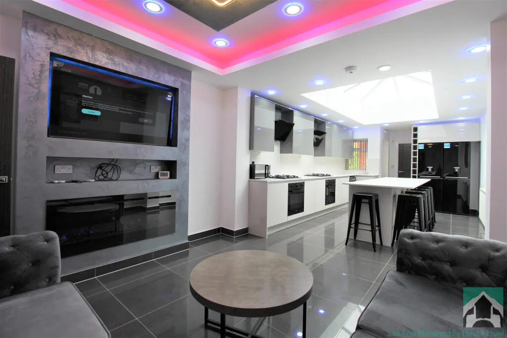 6 bedroom house for rent