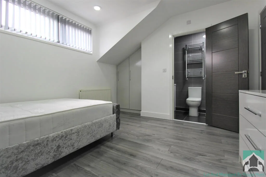 6 bedroom house for rent