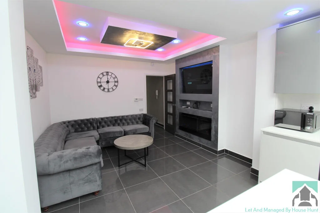 6 bedroom house for rent