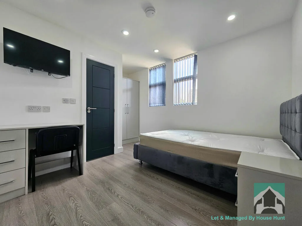 7 bedroom terraced house for rent