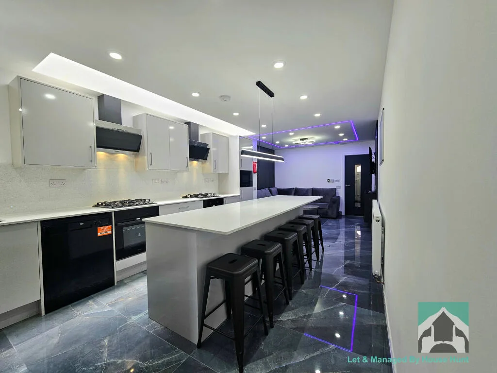 7 bedroom terraced house for rent