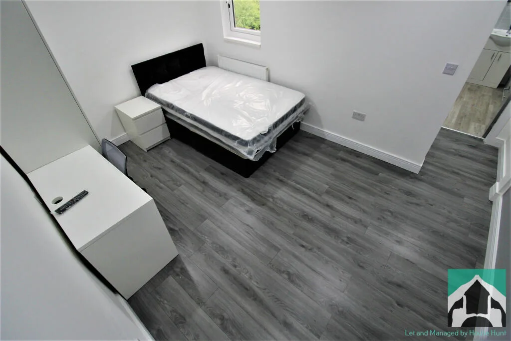 6 bedroom terraced house for rent