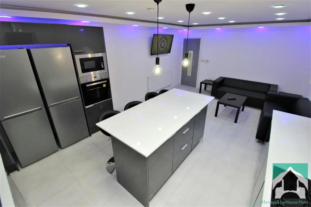 6 bedroom terraced house for rent