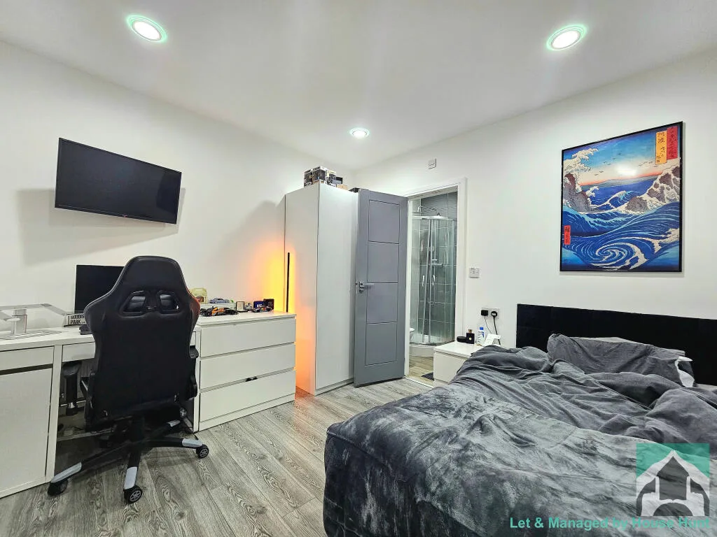 6 bedroom terraced house for rent